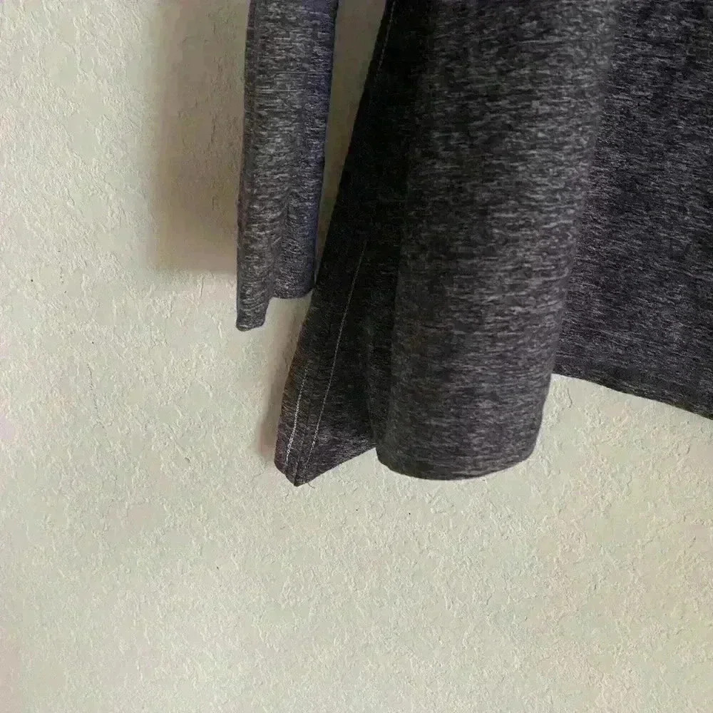 Lululemon Rehearsal Long Sleeve
Heathered Black Swan Athleisure Yoga Top Size 6 - Picture 7 of 11